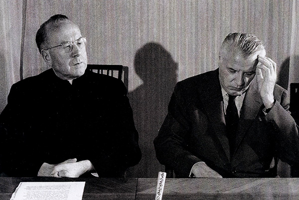 Kunst in Wien Franz König und Fritz Wortruba geben eine Pressekonferenz, 1968