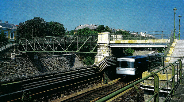 U-Bahn U4 in der Nähe von Wien Hietzing