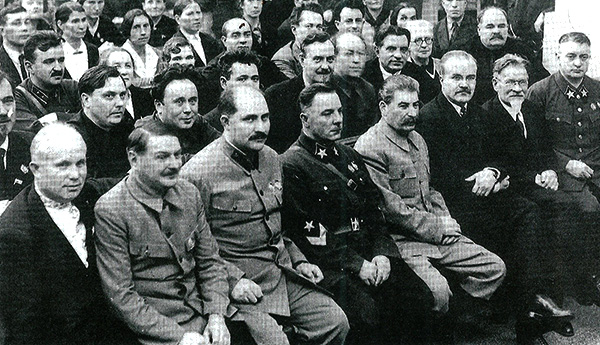 Stalin und Mitkämpfer 1936 in Moskau (Kongress)
