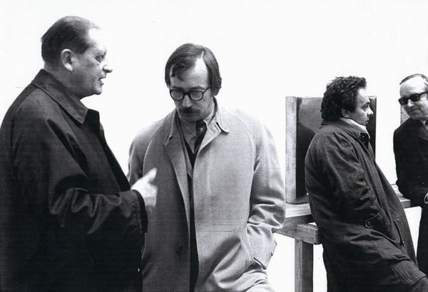 Otto Mauer im Atelier von Karl Prantl, 1972,
mit österreichischen Malern
